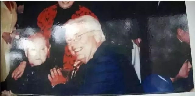 晚年会守寡的五大生肖女，把老婆当宝的属相男