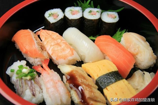 一个女孩子适合开什么店，两口子做什么生意挣钱快