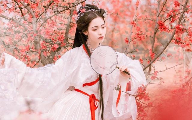 属牛35岁大劫桃花劫，1985年出生女人2022