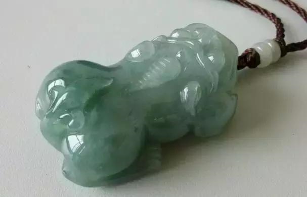 貔貅吊坠头朝哪更好，貔貅吊坠寓意