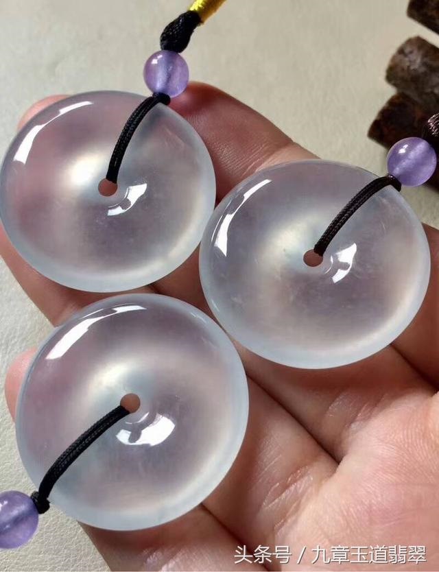 一千左右翡翠平安扣图片，翡翠平安扣多厚比较合适