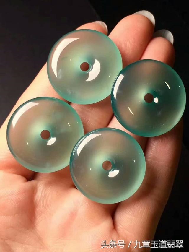 一千左右翡翠平安扣图片，翡翠平安扣多厚比较合适