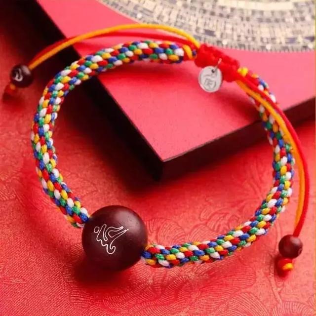 4年鼠女适合做什么生意，84年属鼠人做哪种生意最旺"