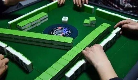 属鼠的打牌什么时候赢，2022 属鼠打牌坐哪个方位好