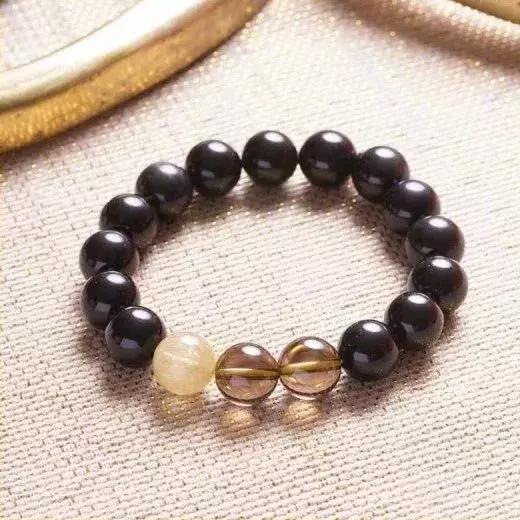 4年鼠女适合做什么生意，84年属鼠人做哪种生意最旺"