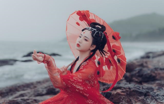 天蝎女喜欢一个人的表现，天蝎女对喜欢的人态度