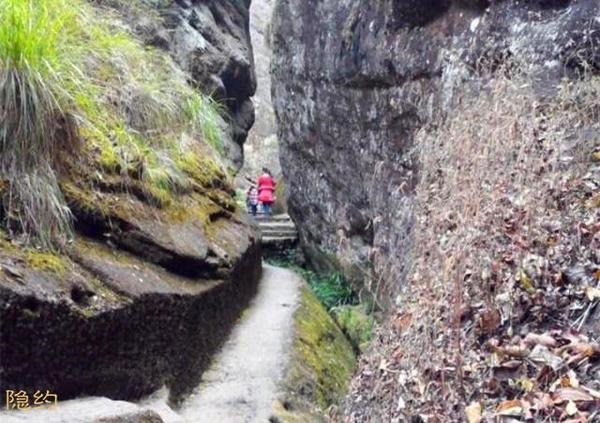 997年涧下水命缺什么，涧下水命女孩最忌什么"