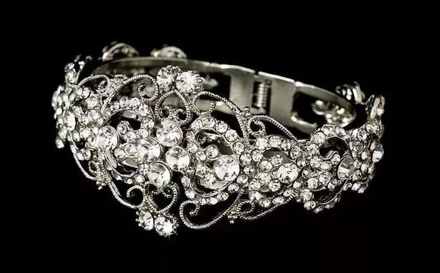 4岁本命年要佩戴什么，24岁本命年生日文案"