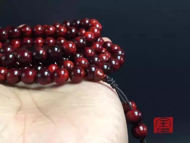 983年属猪戴什么手串好，属猪佩戴什么饰品最旺"