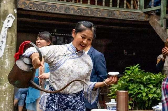 7年属鸡女死于哪年,57年属鸡女一辈子命运"