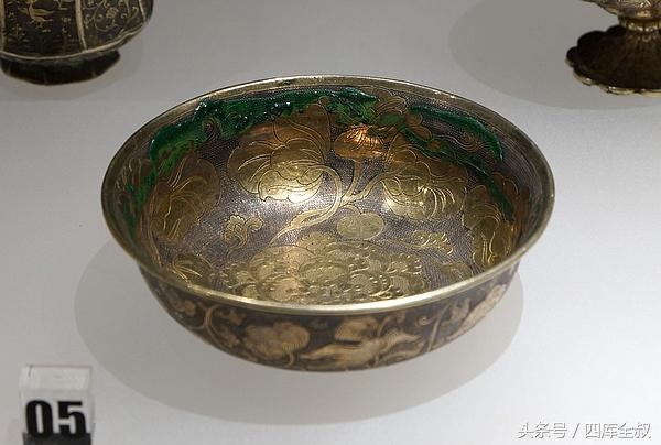 4年属鼠适合佩戴金器吗，1996属鼠五行火缺什么"