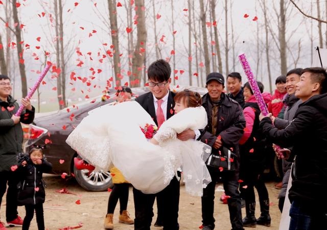 属鼠同岁的人结婚好吗，84年属鼠三次婚姻在几岁