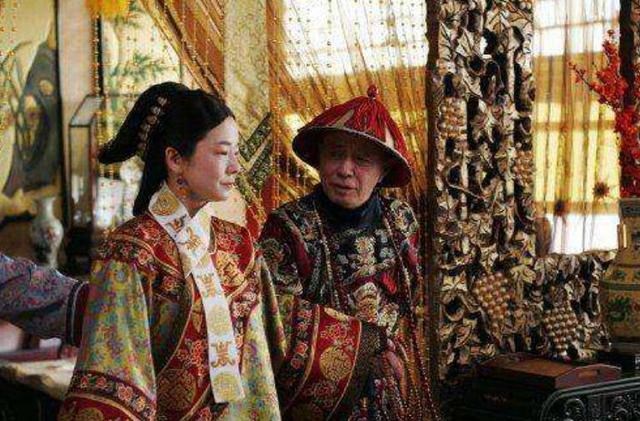 6年龙女有多少男人，76年属龙45岁命运"