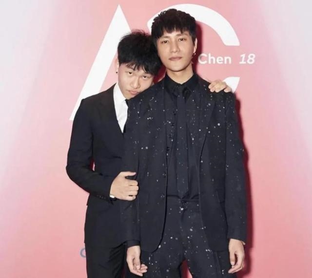 996年10月20日婚姻，11月3日是什么星座的"