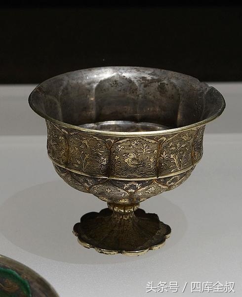 4年属鼠适合佩戴金器吗，1996属鼠五行火缺什么"