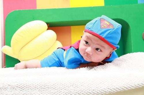 属鼠五行属木最吉利的字，属猪女孩最吉利的名字