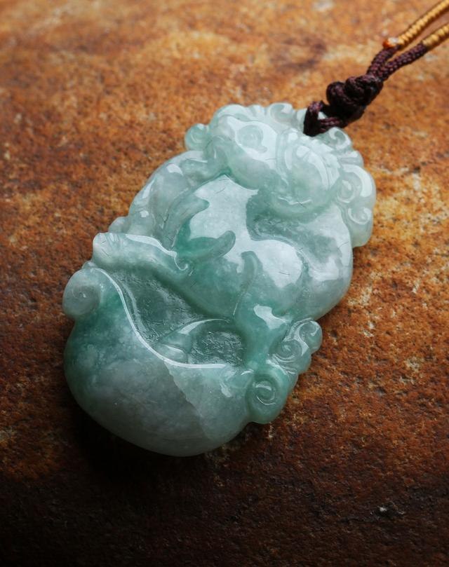 属牛的禁忌什么颜色包，属牛的适合什么颜色