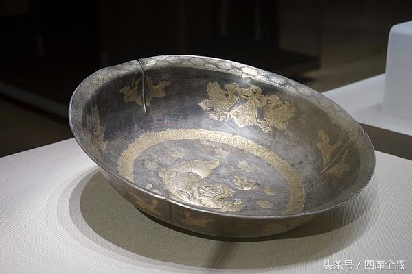 4年属鼠适合佩戴金器吗，1996属鼠五行火缺什么"