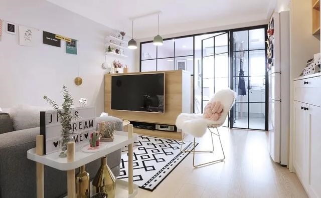 属兔电视背景墙什么更佳，属兔客厅适合挂什么画