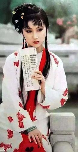 属兔女容易出轨的年龄，属兔女人在床上的态度