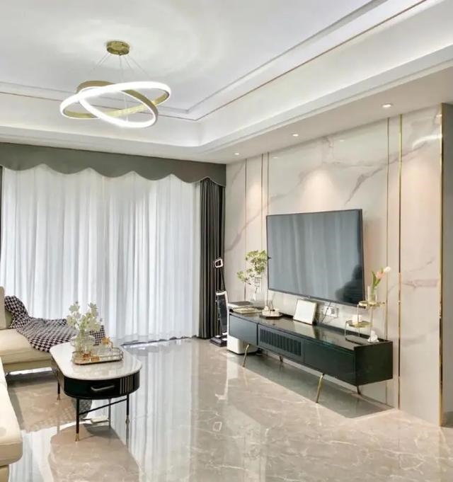 属兔电视背景墙什么更佳，属兔客厅适合挂什么画