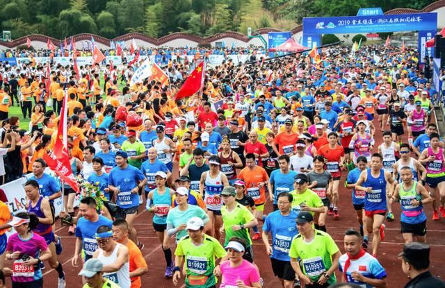 8年女马开店朝向哪方好，1978年属马适合的生意"