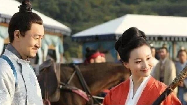 986年虎女一生婚姻状况,2001属蛇几月命苦"