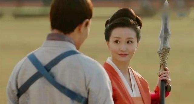 986年虎女一生婚姻状况,2001属蛇几月命苦"