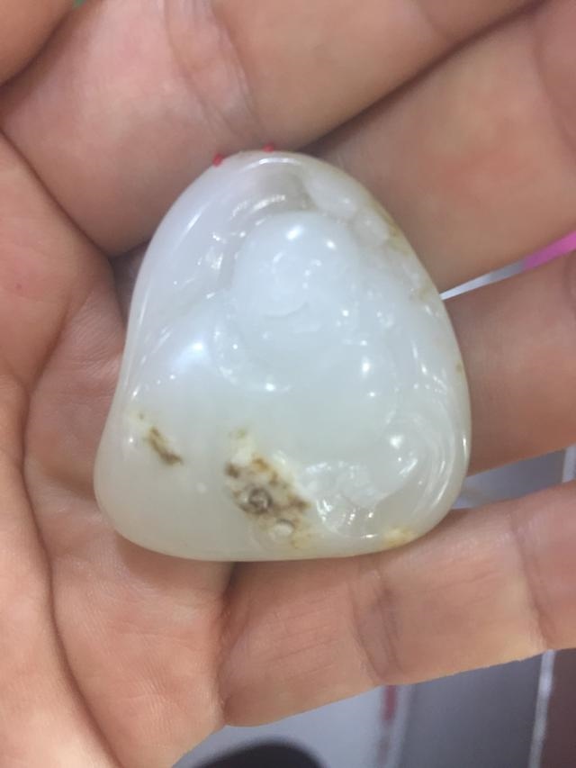 带玉还是代金好，女人带黄金好还是玉好