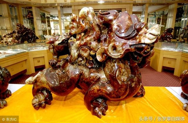 男人貔貅戴脖子上，为什么男的脖子上带貔貅