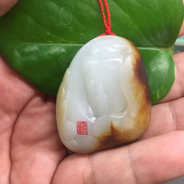 带玉还是代金好，女人带黄金好还是玉好