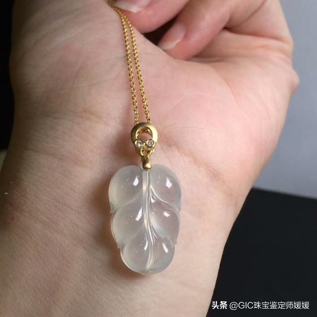 女人戴什么样的玉吊坠好，40多女人戴什么玉吊坠好