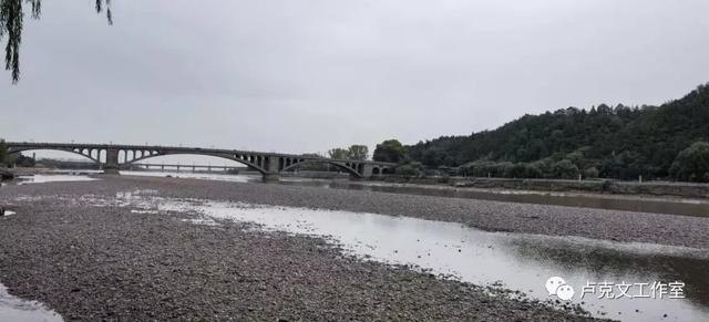 975属兔人一生命运很差，属兔男喜欢女人的穿着"