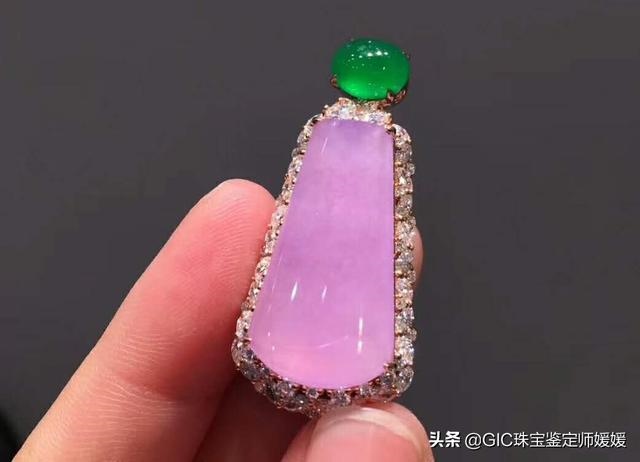 女人戴什么样的玉吊坠好，40多女人戴什么玉吊坠好