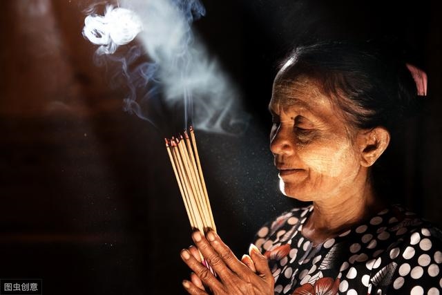 宝宝出生在什么时候命硬啊，刚出生的婴儿拉屎很硬