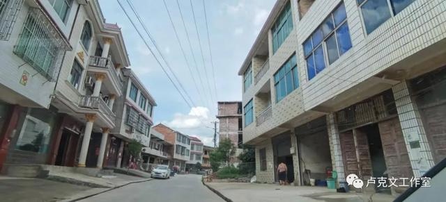 975属兔人一生命运很差，属兔男喜欢女人的穿着"