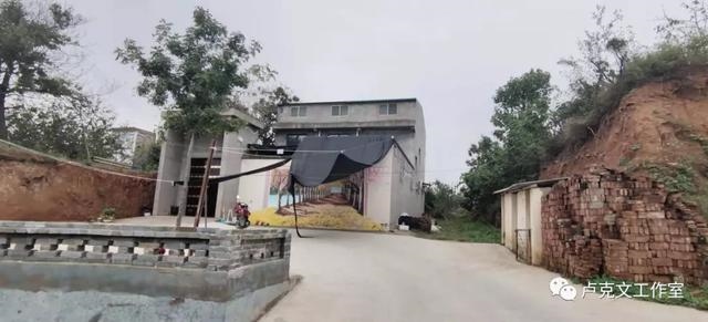 975属兔人一生命运很差，属兔男喜欢女人的穿着"