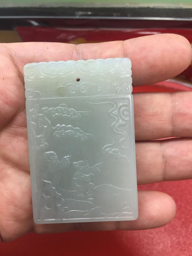 带玉还是代金好，女人带黄金好还是玉好