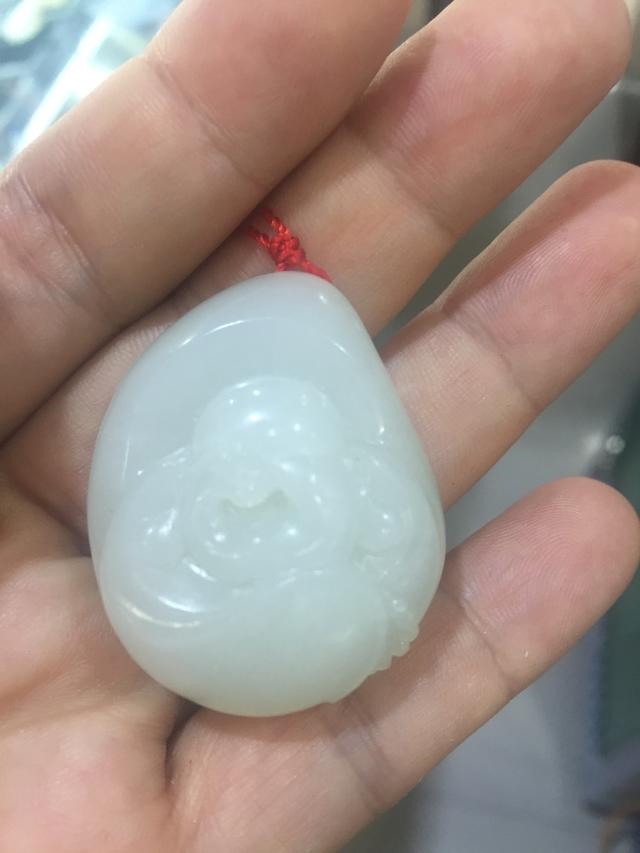 带玉还是代金好，女人带黄金好还是玉好