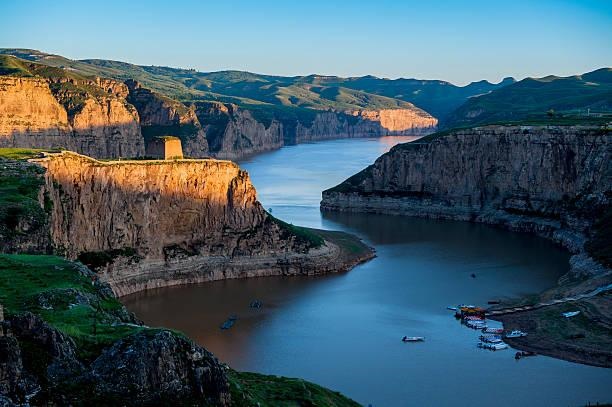 8年属龙的一生有几次灾难，1988年属龙35岁后享福"