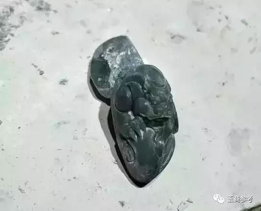 玉貔貅吊坠图片，6种人千万不能戴貔貅