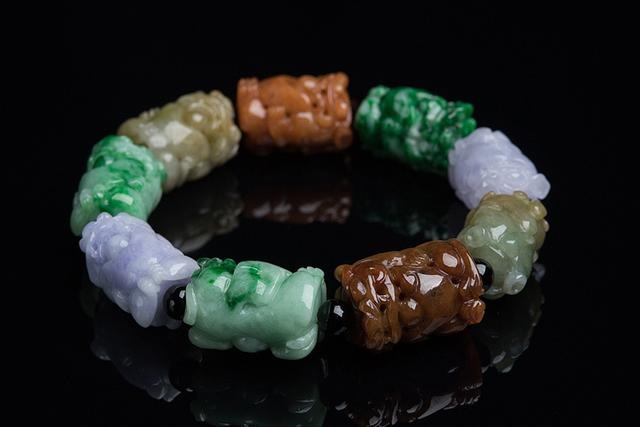 佩戴翡翠貔貅的功效与作用，女佩戴貔貅吊坠的禁忌