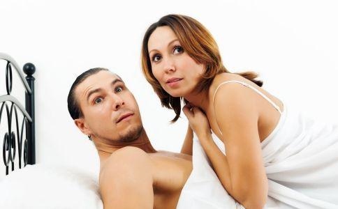 桃花太旺的女人的特质，天生桃花命的女人