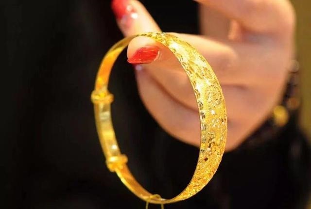 3年属兔的人适合戴什么首饰，属兔戴什么招财转运"