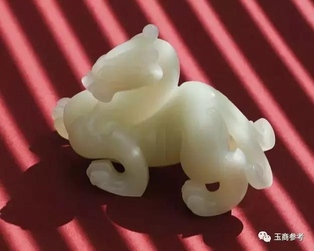 玉貔貅吊坠图片，6种人千万不能戴貔貅