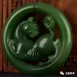 玉貔貅吊坠图片，6种人千万不能戴貔貅