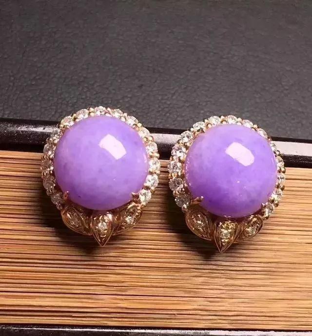 属兔适合佩戴什么翡翠，属兔带什么玉牌好