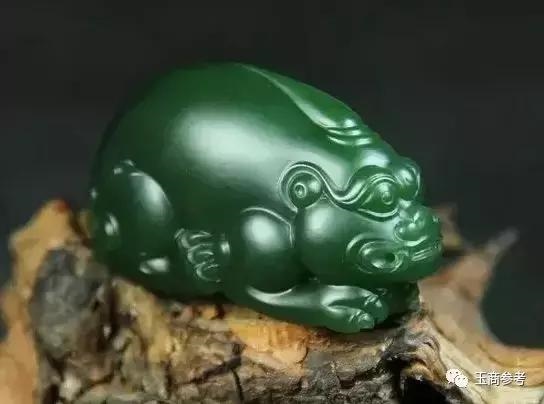 玉貔貅吊坠图片，6种人千万不能戴貔貅