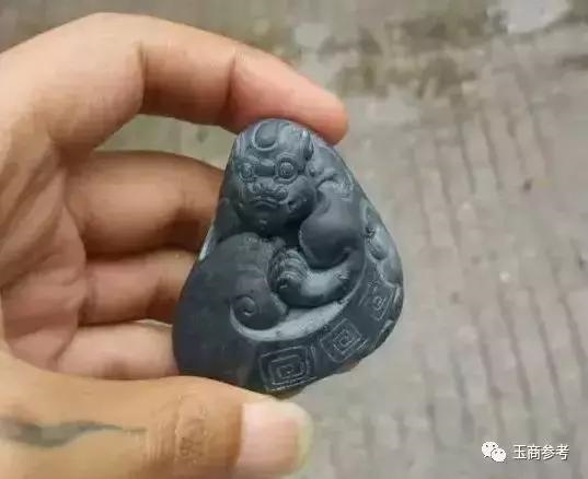 玉貔貅吊坠图片，6种人千万不能戴貔貅