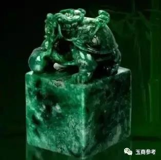 玉貔貅吊坠图片，6种人千万不能戴貔貅